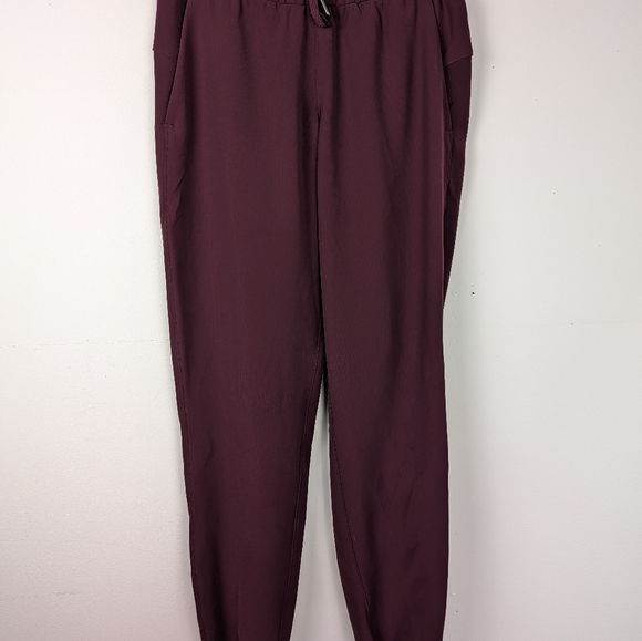 Lululemon On The Fly Jogger Woven Color: Cassis Size: 4 - Picture 2 of 5